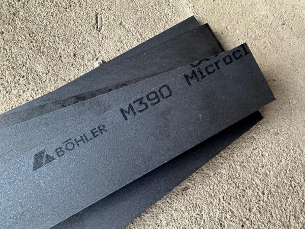 Купить Сталь M390 Bohler, полоса 600х40х4.4 мм, без ТО (сырая, отожженная) в интернет-магазине Artknives.ru 