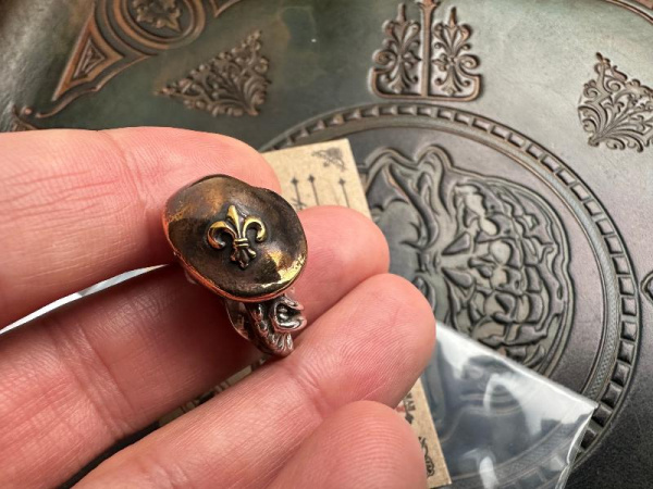 Купить Бусина Starlingear Bead: Beret Monkey w/Badges - Silver/Copper/Brass в интернет-магазине Artknives.ru 