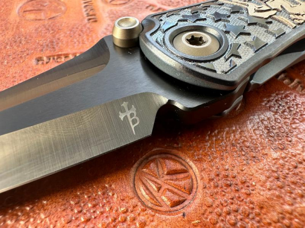 Купить Нож складной Borka Blades Ti2 Design SBTF Titanium Folder Patriot 2026 DLC в интернет-магазине Artknives.ru 